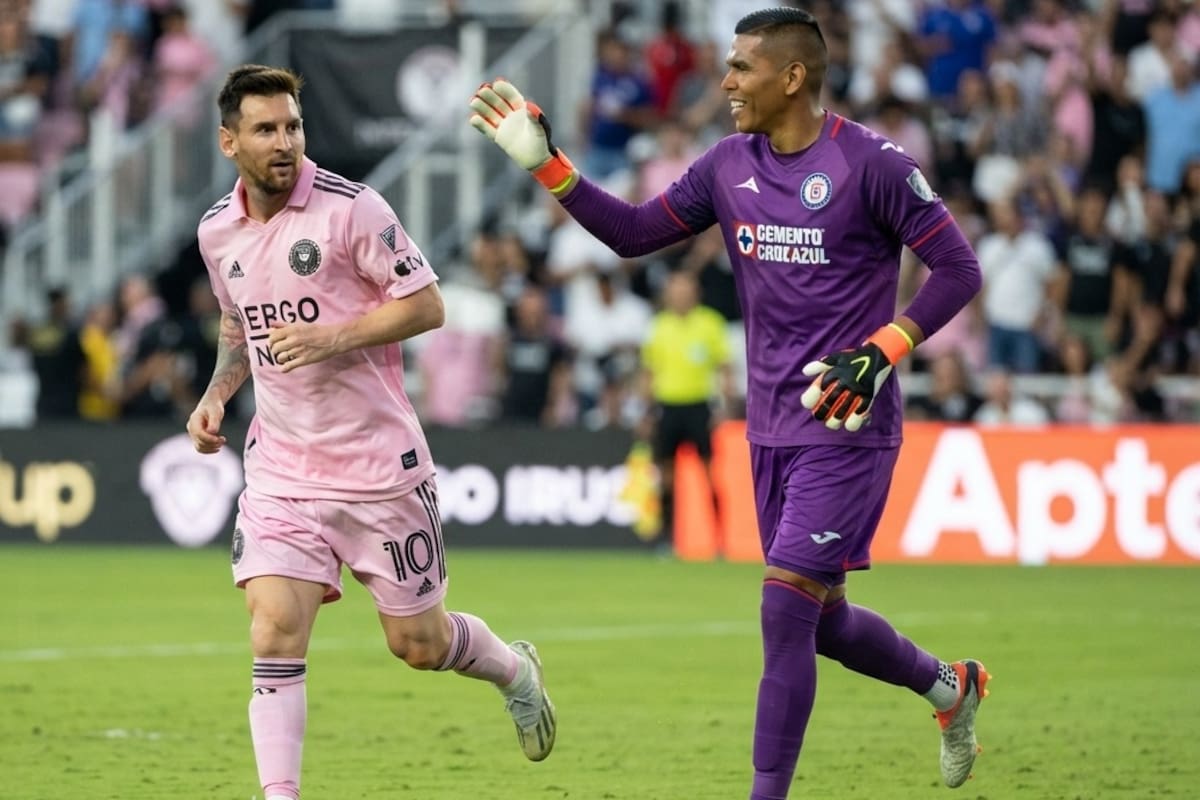 Messi ya enfrentó a Cruz Azul en 2023 y marcó el gol del triunfo para Inter Miami en la Leagues Cup. /FOTOS EFE - Cruz Azul