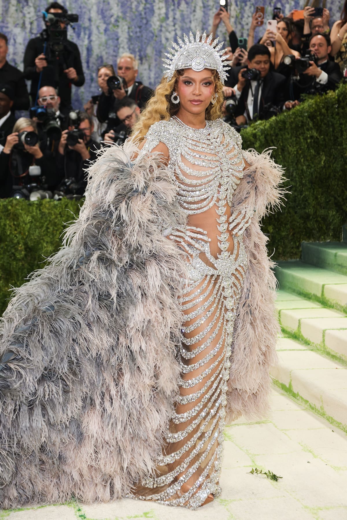 NEW YORK (United States), 04/05/2026.- US performer Beyonce poses on the red carpet for the 2026 Met Gala, the annual benefit for the Metropolitan Museum of Art's Costume Institute, in New York, New York, USA, 04 May 2026. The annual high-fashion fundraising event, held on the first Monday in May, benefits the Metropolitan Museum of Art's Costume Institute, with the 2026 exhibition theme being 'Costume Art'. (Nueva York) EFE/EPA/SARAH YENESEL