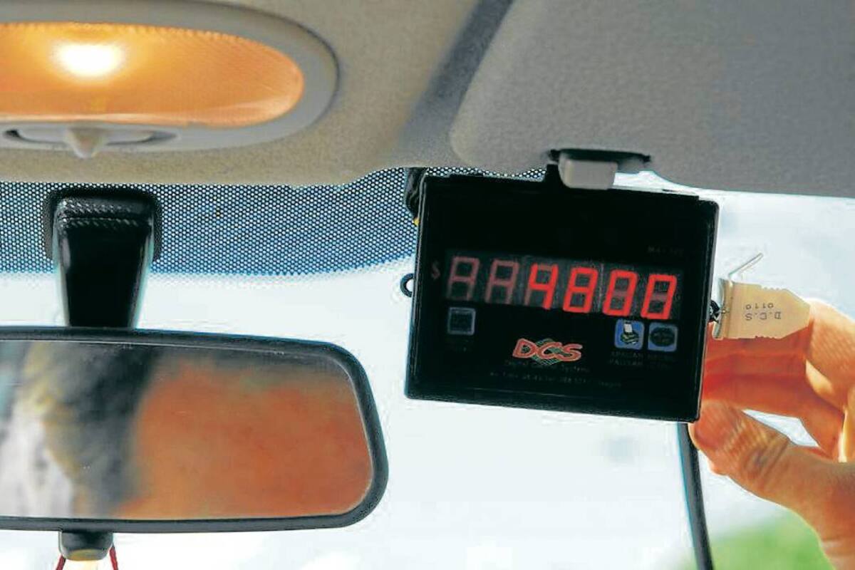 Recuerde que el taxímetro debe ubicarse en un sitio visible para el usuario. Además, la carrera mínima del servicio de taxi quedó definida en $4.800. ¡No pague más y denuncie a los especuladores! (Foto: / VANGUARDIA LIBERAL)