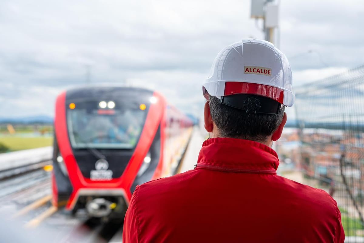 El Metro de Bogotá completó su primera prueba autónoma y energizada sobre el viaducto de la Línea 1. Foto: Daniel Díaz