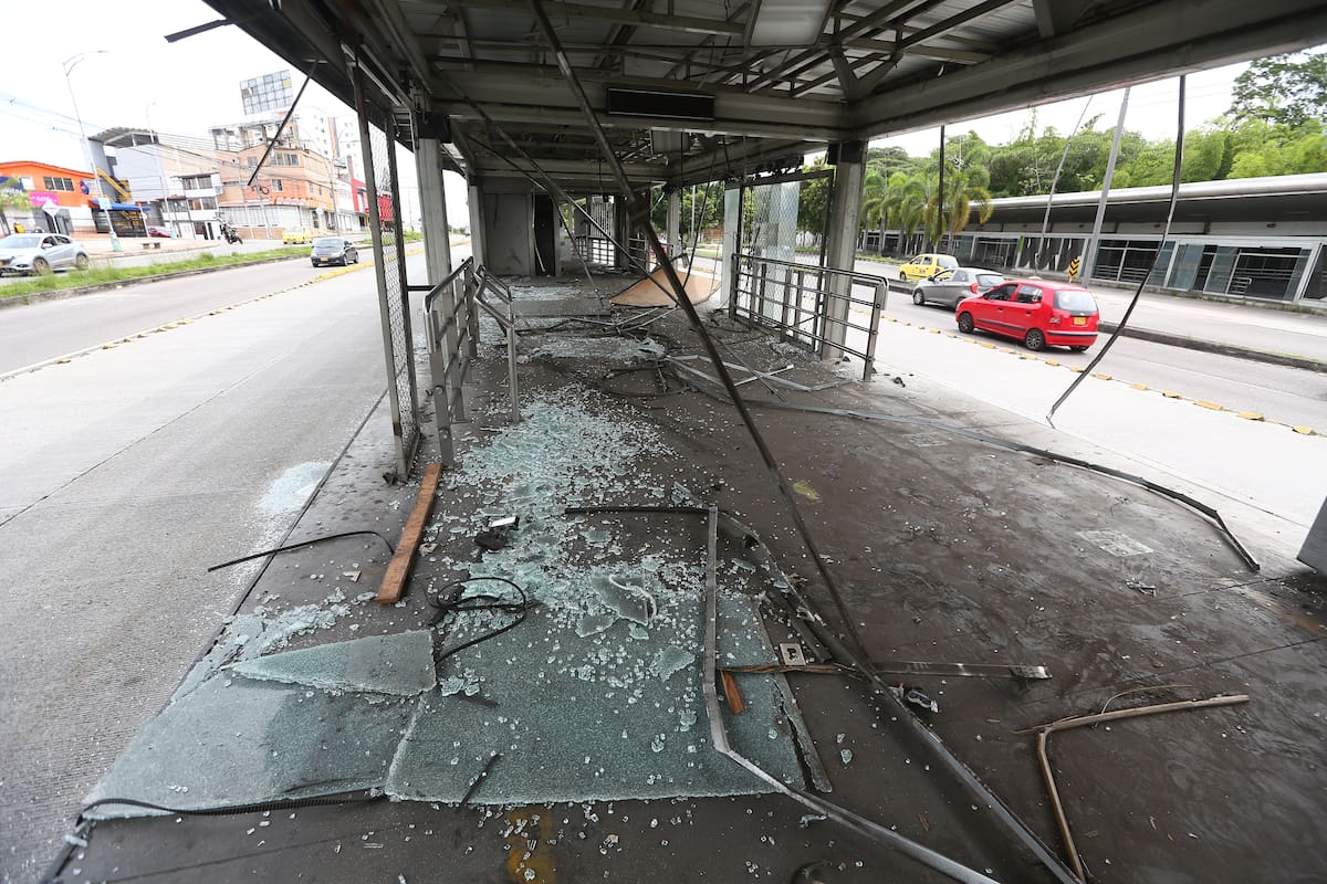 Las estaciones Quebradaseca, Chorreras, San Mateo, La Isla y Provenza siguen afectadas por el vandalismo. Aunque fueron priorizadas para su recuperación en 2026, el proyecto aún no cuenta con disponibilidad presupuestal para iniciar el proceso contractual. Jaime Moreno / VANGUARDIA