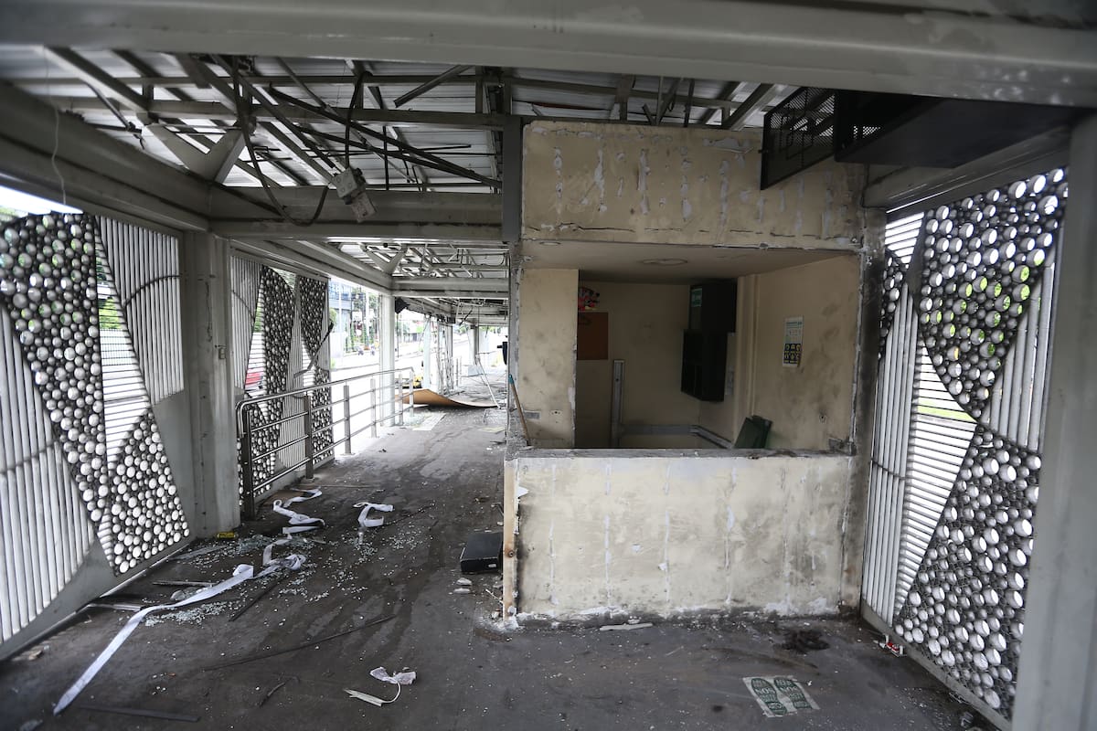 Las estaciones de Metrolínea llevan años deterioradas por el vandalismo y el hurto de materiales. La Alcaldía anunció en marzo una inversión de $13.000 millones para recuperar cinco de ellas. Jaime Moreno / VANGUARDIA
