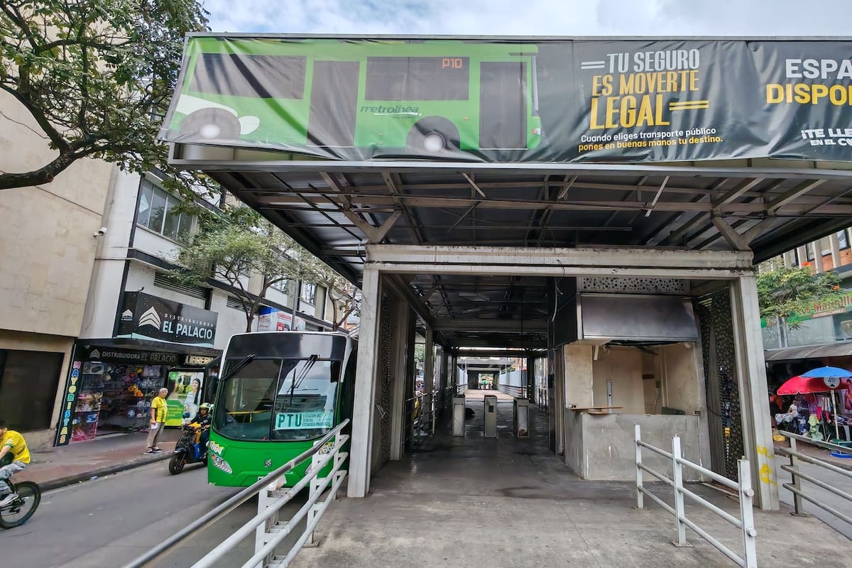 Es lamentable el estado de las estaciones del Metrolínea. (Foto: Marco Valencia / VANGUARDIA)
