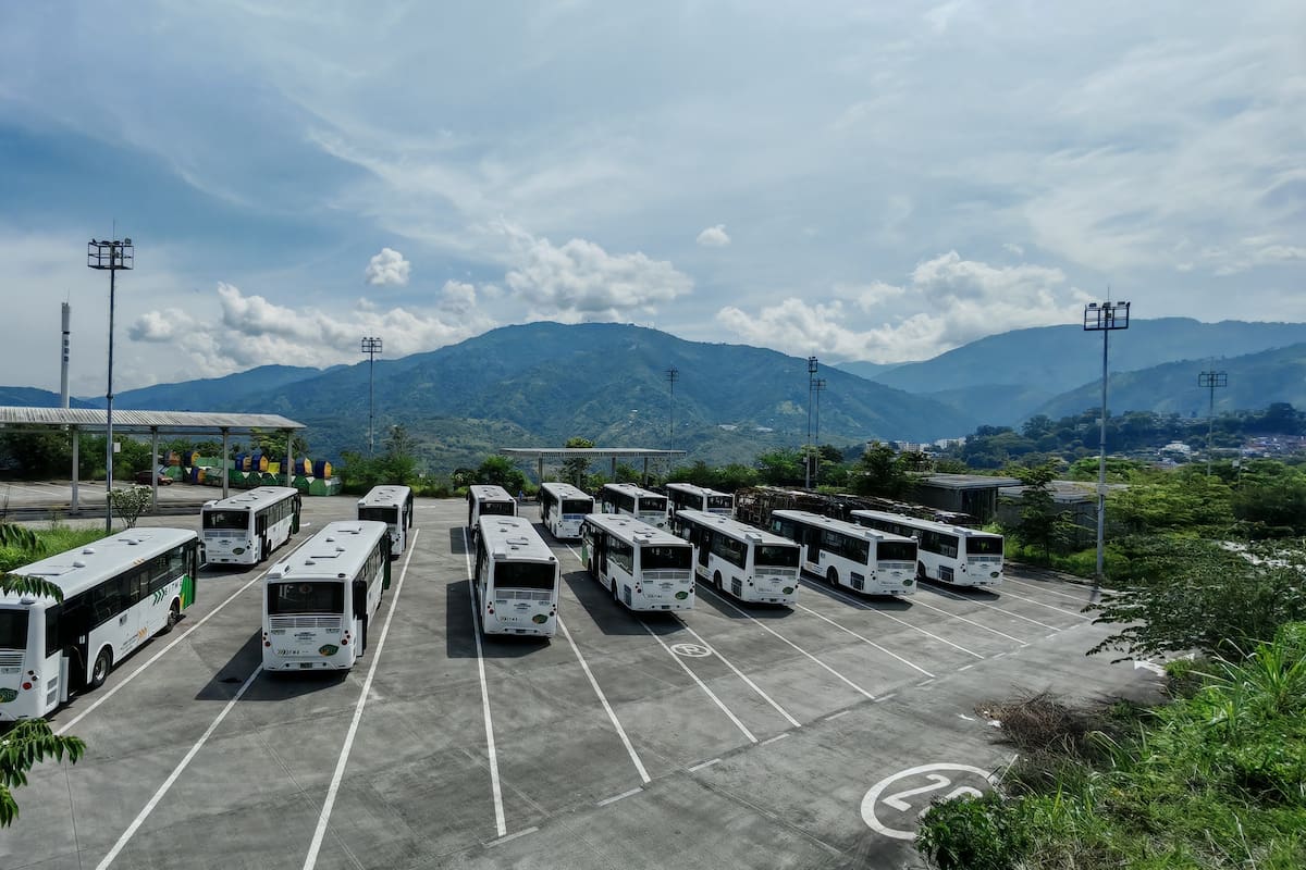 Las rutas PTB y PTN del SITME salieron de operación el 31 de mayo. Funcionaban con 15 buses padrón dual que Metrolínea no tiene en propiedad, sino que tomó en arriendo. Foto: Marco Valencia
