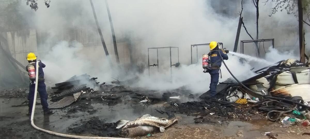 Incendio (Foto: Marco Valencia / VANGUARDIA)