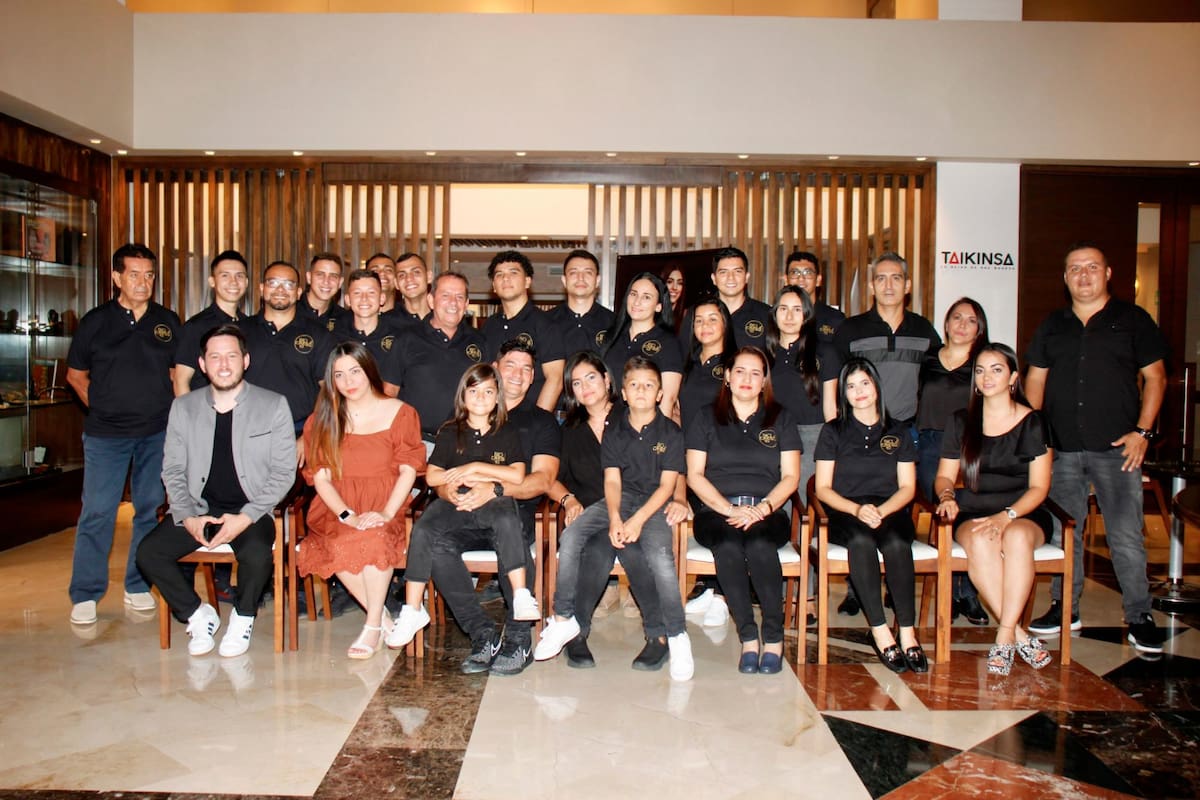 Grupo de colaboradores y directivos de Laboratorios Biocress. Jaime del Río / VANGUARDIA