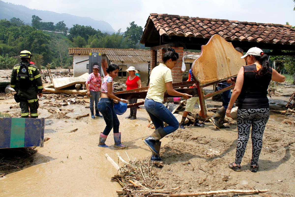 Galería: Vea las impactantes imágenes de la avalancha de este domingo en Piedecuesta / Marco Valencia
