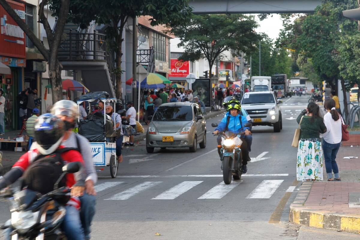 El carril exclusivo entre Piedecuesta y la Avenida Quebrada Seca es utilizado diariamente por la flota de buses articulados y padrones de Metrolínea. Actualmente, son 90 vehículos los que están asignados a estas tipologías. (Foto: Marco Valencia / VANGUARDIA)