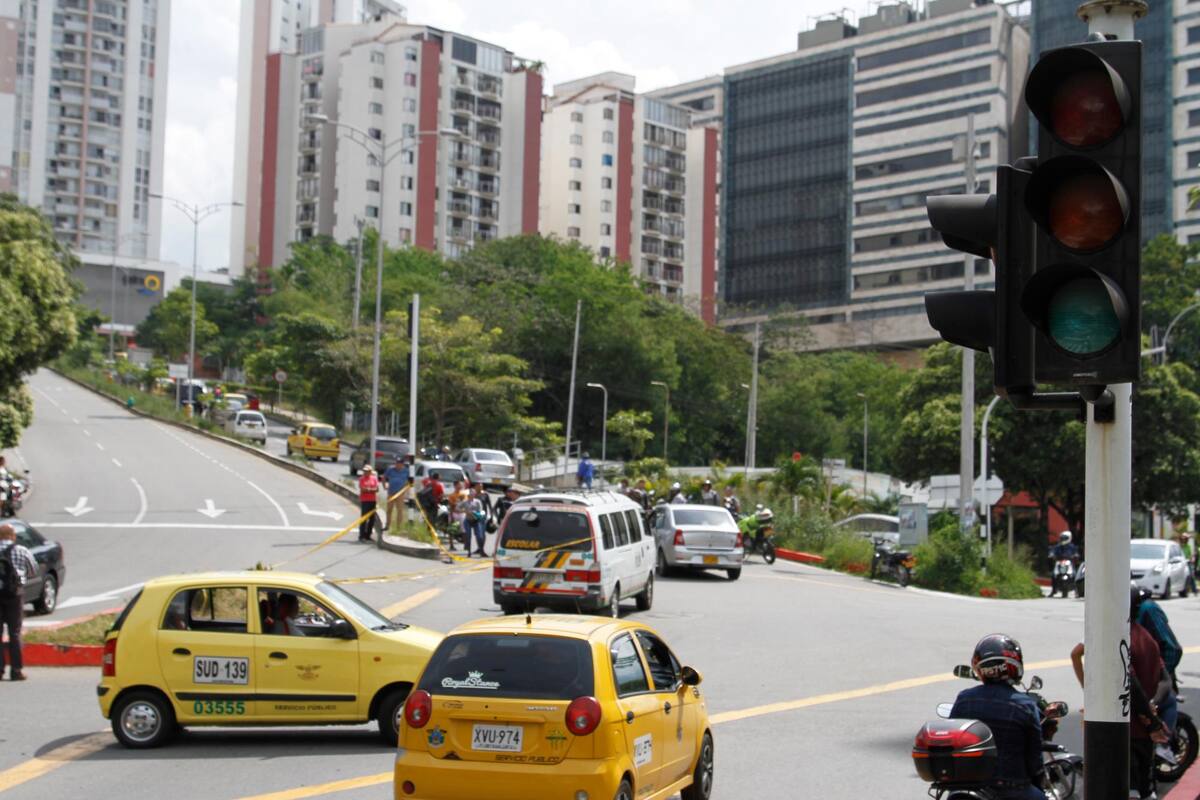 El accidente del lunes 16 de septiembre ocurrió en la Transversal El Bosque que conecta a Fosunab con el Anillo Vial, exactamente en el cruce que converge con Club House II y la carrera 18 con Transversal 154. (Marco Valencia / VANGUARDIA)