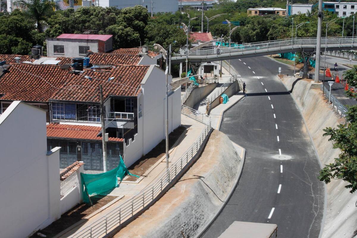 Durante las últimas horas se adelantó la demarcación vial del nuevo tramo vial. (Foto: Jaime del Río / VANGUARDIA)