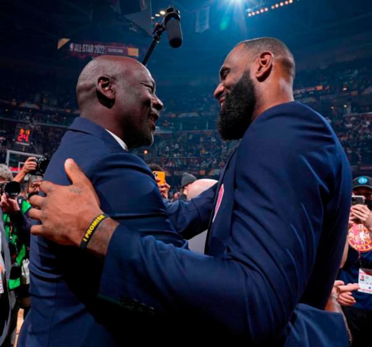 ¿Quién es el mejor de todos los tiempos del baloncesto, LeBron James o Michael Jordan? EFE / VANGUARDIA