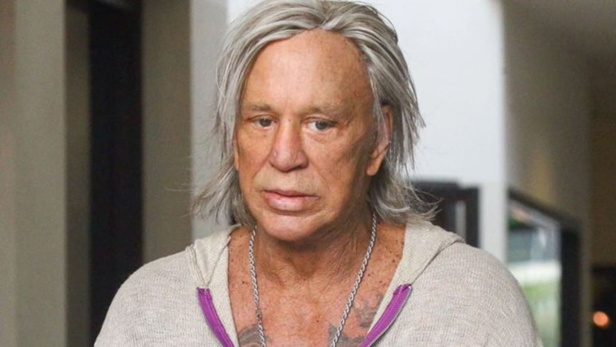 Mickey Rourke fue desalojado por una deuda de US$60.000 en alquiler, tras rechazar donaciones de US$100.000 en GoFundMe de sus fanáticos.