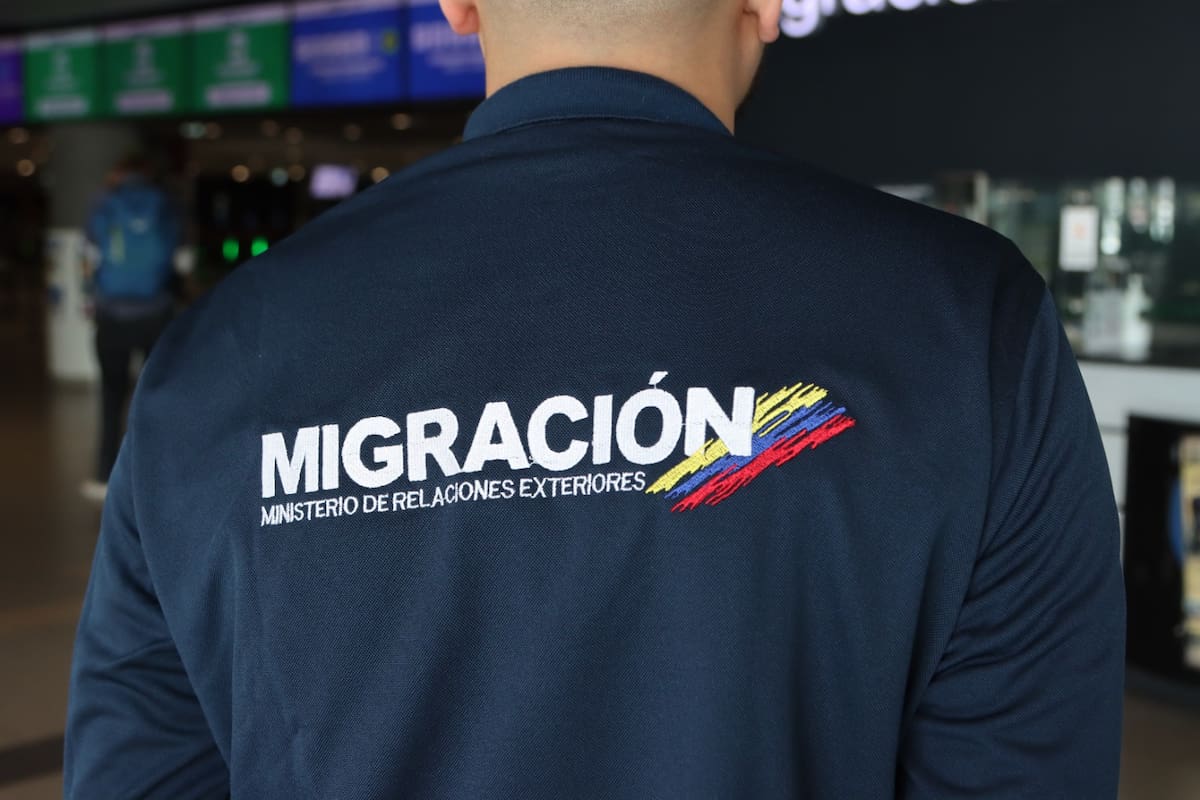 Un funcionario de Migración Colombia // FOTO: Migración Colombia.”