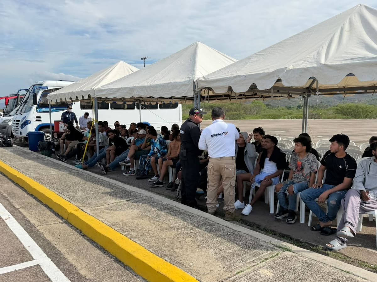 Migración Colombia expulsa a 98 venezolanos de Medellín por antecedentes y reincidencia. | Foto: Colprensa.