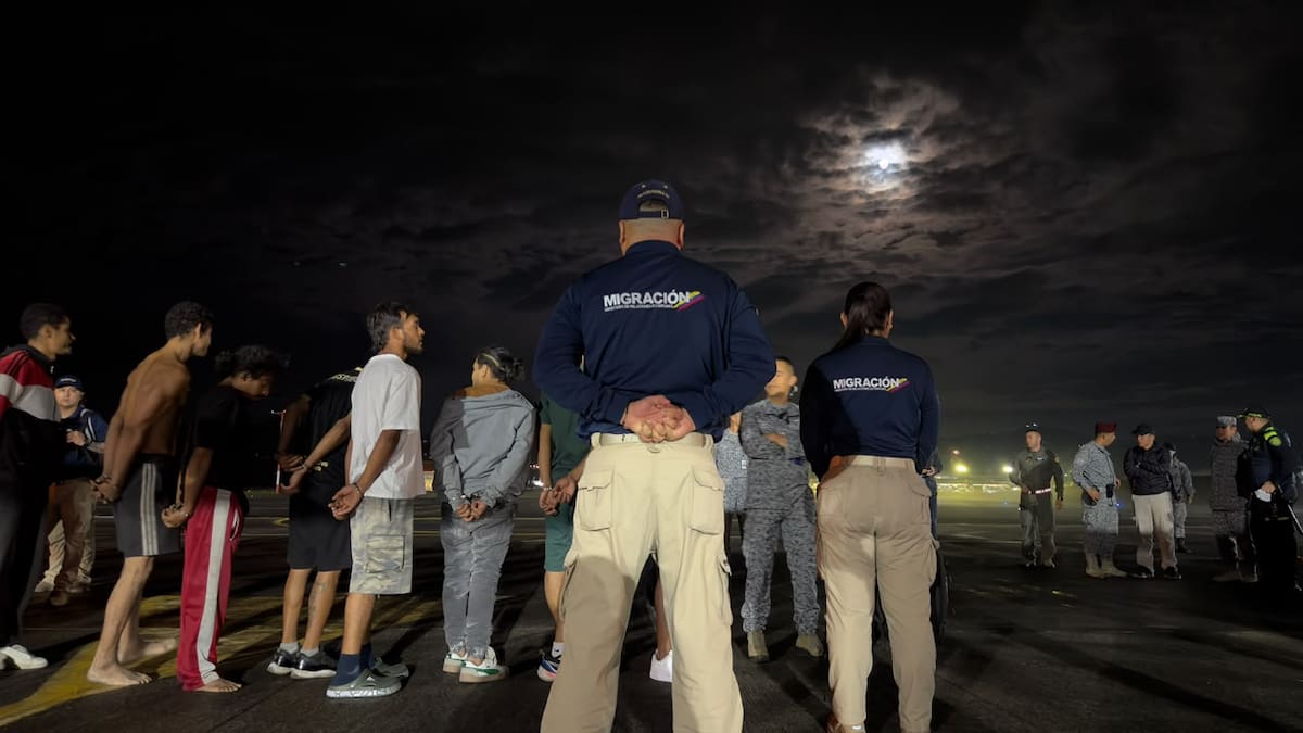 Migración Colombia expulsa a 98 venezolanos de Medellín por antecedentes y reincidencia. | Foto: Colprensa.
