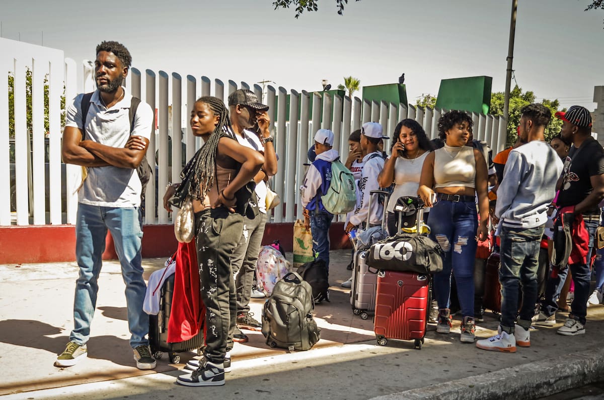 Aunque la detención de personas indocumentadas en la frontera con Estados Unidos ha decrecido, México registró un récord de más de 712.000 migrantes irregulares a través del país en el primer semestre del año, una subida del 193 % interanual.