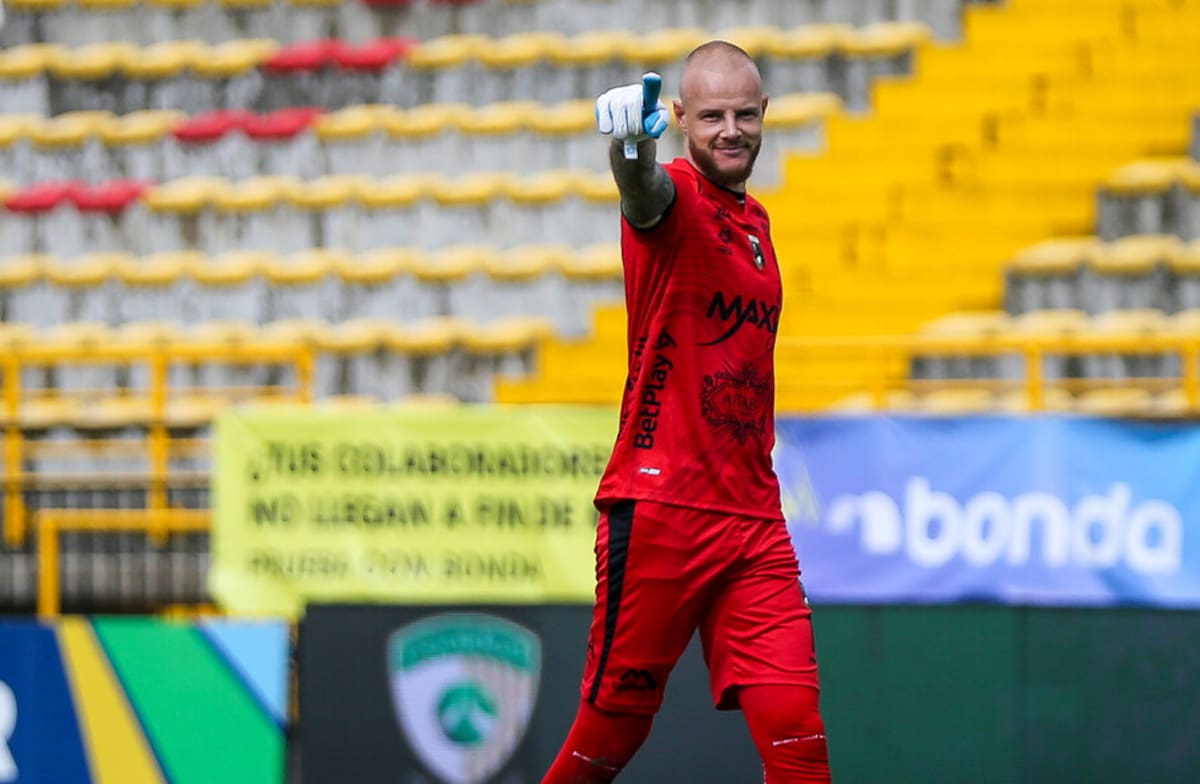 El arquero mexicano Miguel Ortega reconoció que existen acercamientos para atajar en el Atlético Bucaramanga. Foto: Colprensa.