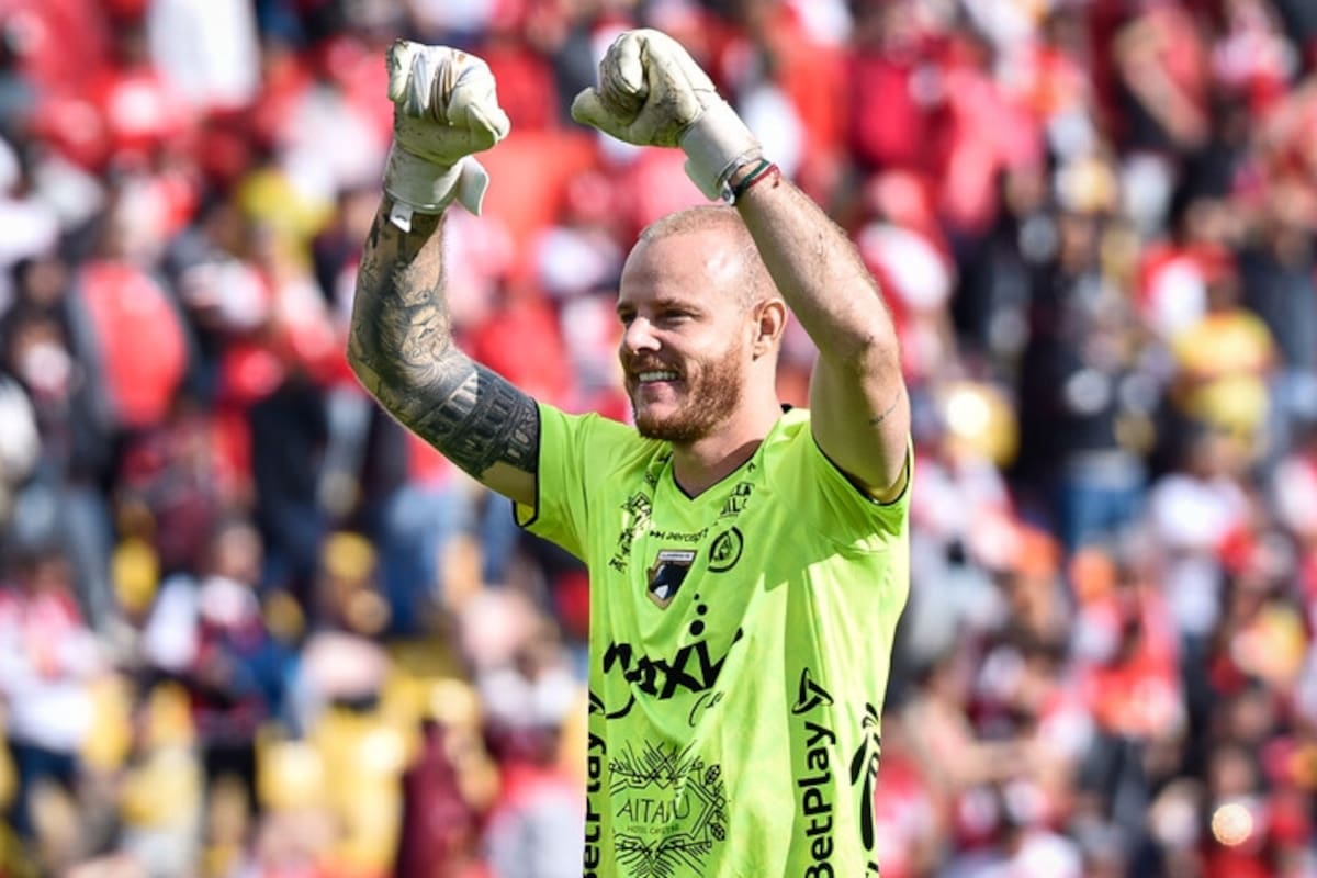 El arquero mexicano Miguel Ortega reconoció que existen acercamientos para atajar en el Atlético Bucaramanga. Foto: Colprensa.