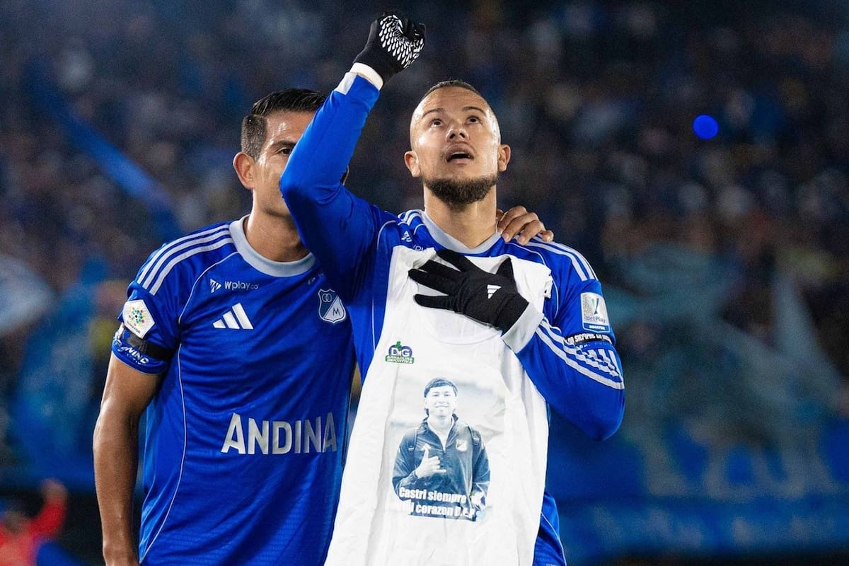 Millonarios le rindió un sentido homenaje a Santiago Castrillón, en el marco del partido ante Fortaleza, de la fecha 14 de la Liga BetPlay I de 2026. Foto: Millonarios.