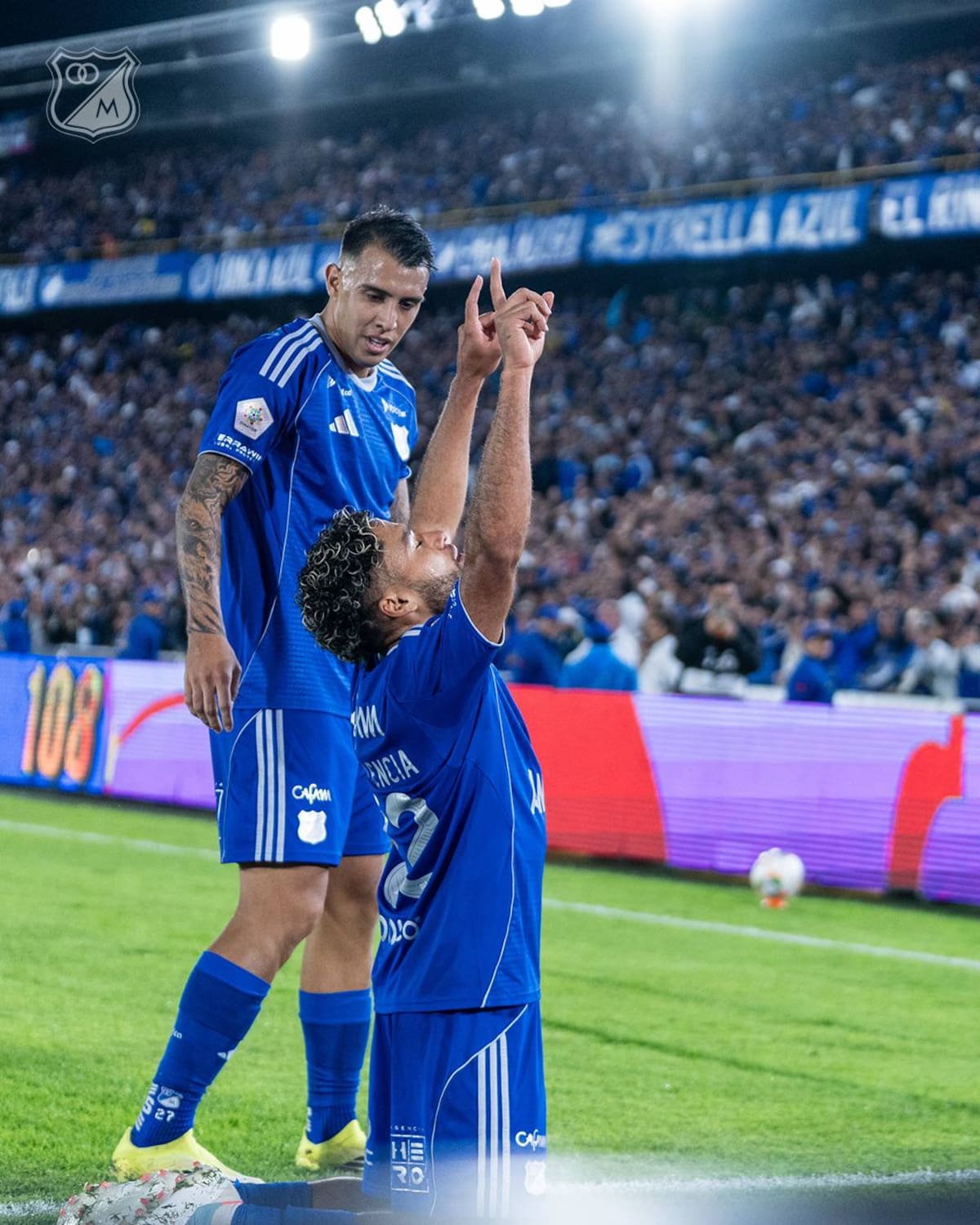 Millonarios le rindió un sentido homenaje a Santiago Castrillón, en el marco del partido ante Fortaleza, de la fecha 14 de la Liga BetPlay I de 2026. Foto: Millonarios.