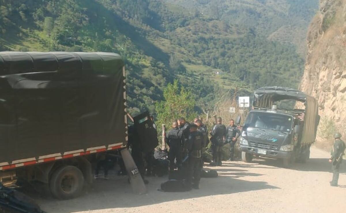 Algunos residentes aseguran que los uniformados se dirigieron a una montaña, ubicada a 12 kilómetros del casco urbano de California, donde se realiza la minería ilegal y conecta con el Páramo de Santurbán, donde existen también minas ilegales.