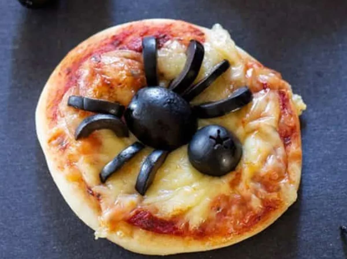 ¿Busca un plan diferente para Halloween? Preparar recetas temáticas en casa puede ser una forma divertida de compartir con niños, familiares y amigos. Con ingredientes sencillos y pocos minutos, es posible crear platos inspirados en momias, fantasmas y otras figuras de esta celebración.