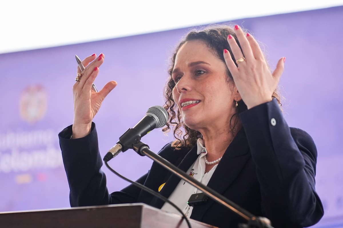 Ministra de Transporte, María Constanza García, también presentó su carta de renuncia