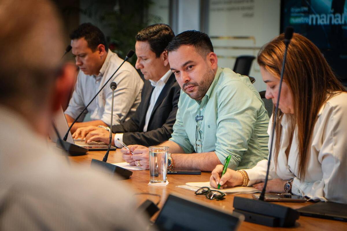 El Ministro de Minas Y Energí Edwian Palma anunció que Barrancabermeja será unos los municipios pilotos del modelo Cuadras Energéticas.
Suministrada/Vanguardia