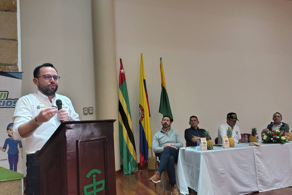 Edwin Palma Egea, ministro de Minas y Energía, visitó Barichara para confirmar el proyecto de gas domiciliario.