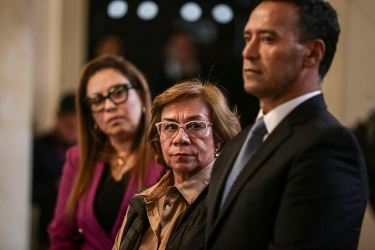 Ministra de Relaciones Exteriores, Rosa Yolanda Villavicencio y el ministro de Defensa, Pedro Sánchez.