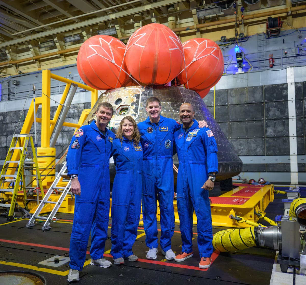 Después de su viaje alrededor de la Luna, los astronautas de Artemis II responden preguntas en la Nasa.