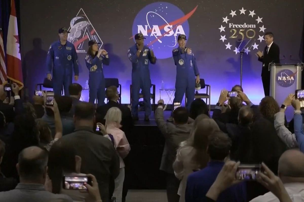 La NASA dio la bienvenida a los cuatro astronautas de la misión Artemis II en una ceremonia realizada en el Centro Espacial Johnson, en Houston, un día después de su regreso a la Tierra tras una misión de 10 días alrededor de la Luna.