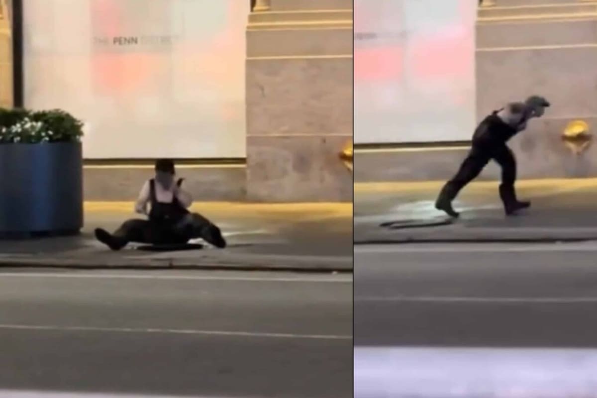 Imágenes captan a dos hombres que salieron de una alcantarilla en las inmediaciones de la céntrica estación de trenes de Penn Station, en el medio oeste de Manhattan.