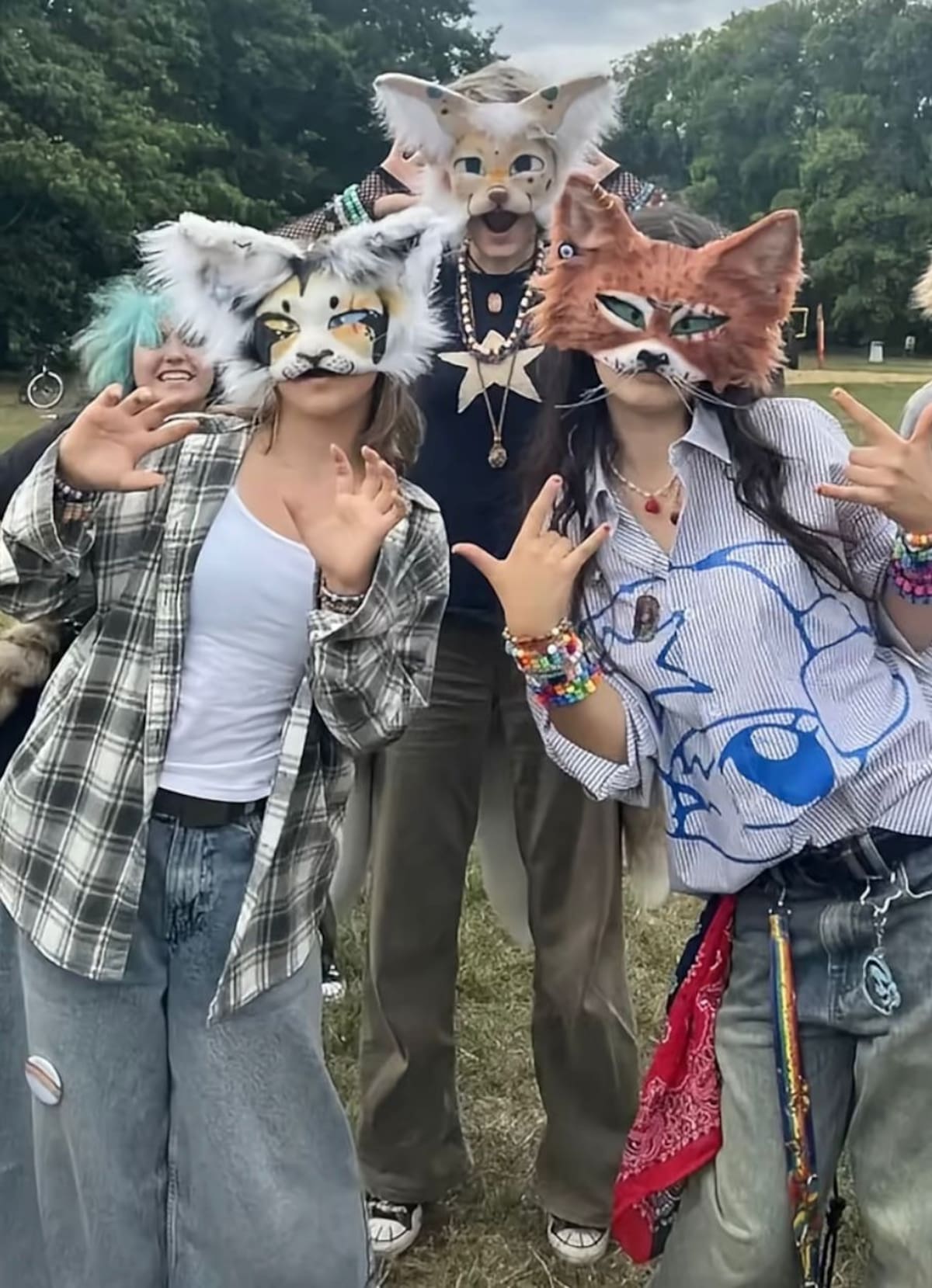 Jóvenes que se identifican como therians comparten en redes sociales su conexión con animales, generando debate sobre identidad y expresión digital.
Foto tomada de : Pantallazo de video de TikTok