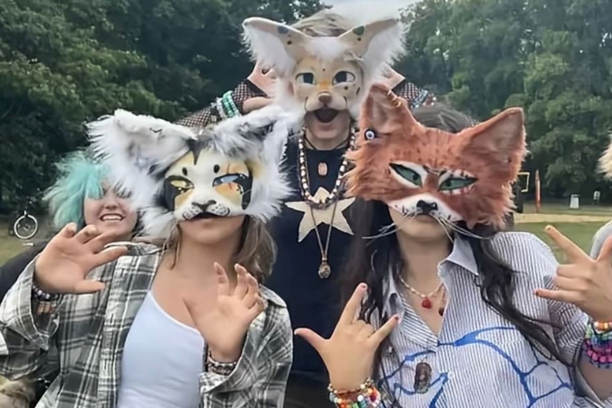 Jóvenes que se identifican como therians comparten en redes sociales su conexión con animales, generando debate sobre identidad y expresión digital.
Foto tomada de : Pantallazo de video de TikTok