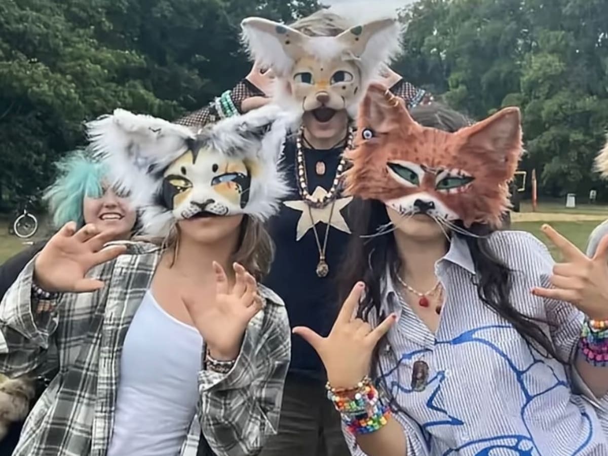 Jóvenes que se identifican como therians comparten en redes sociales su conexión con animales, generando debate sobre identidad y expresión digital.
Foto tomada de : Pantallazo de video de TikTok
