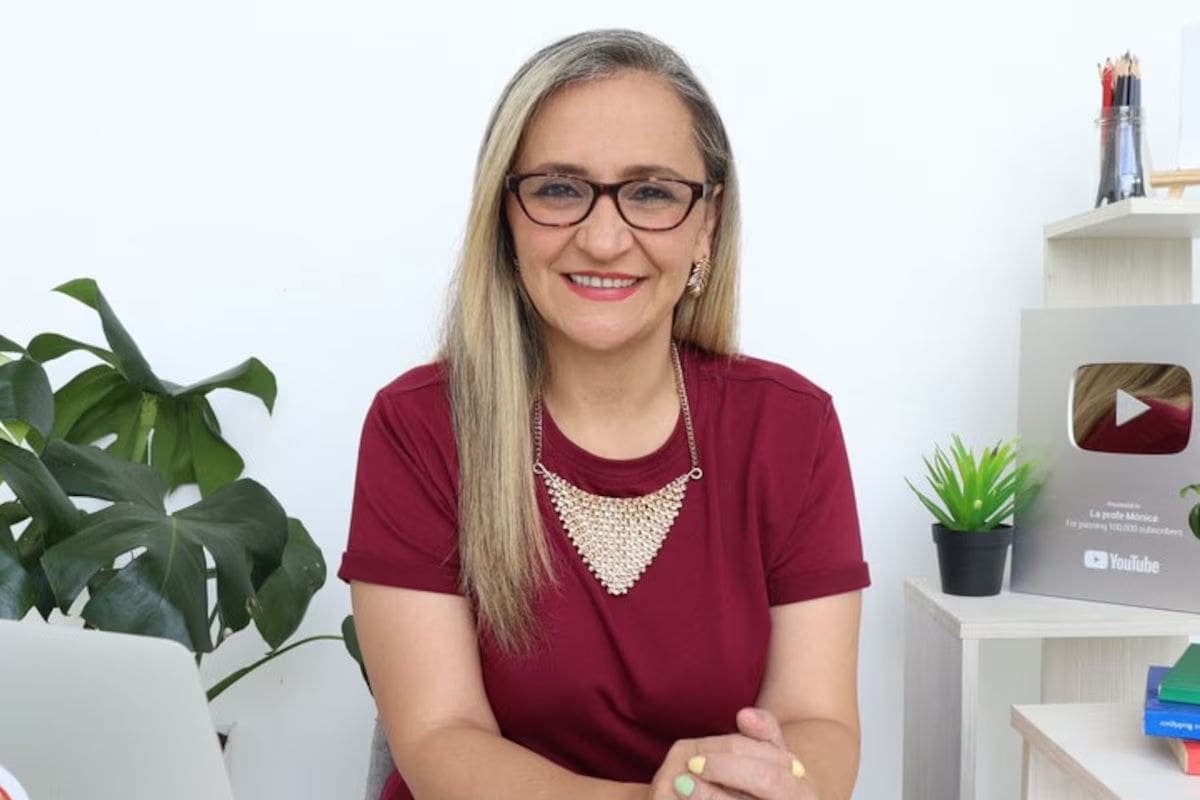 Mónica Higuera Rueda, la profe santandereana que enseña ortografía y redacción a miles en redes sociales. Foto suministrada/VANGUARDIA