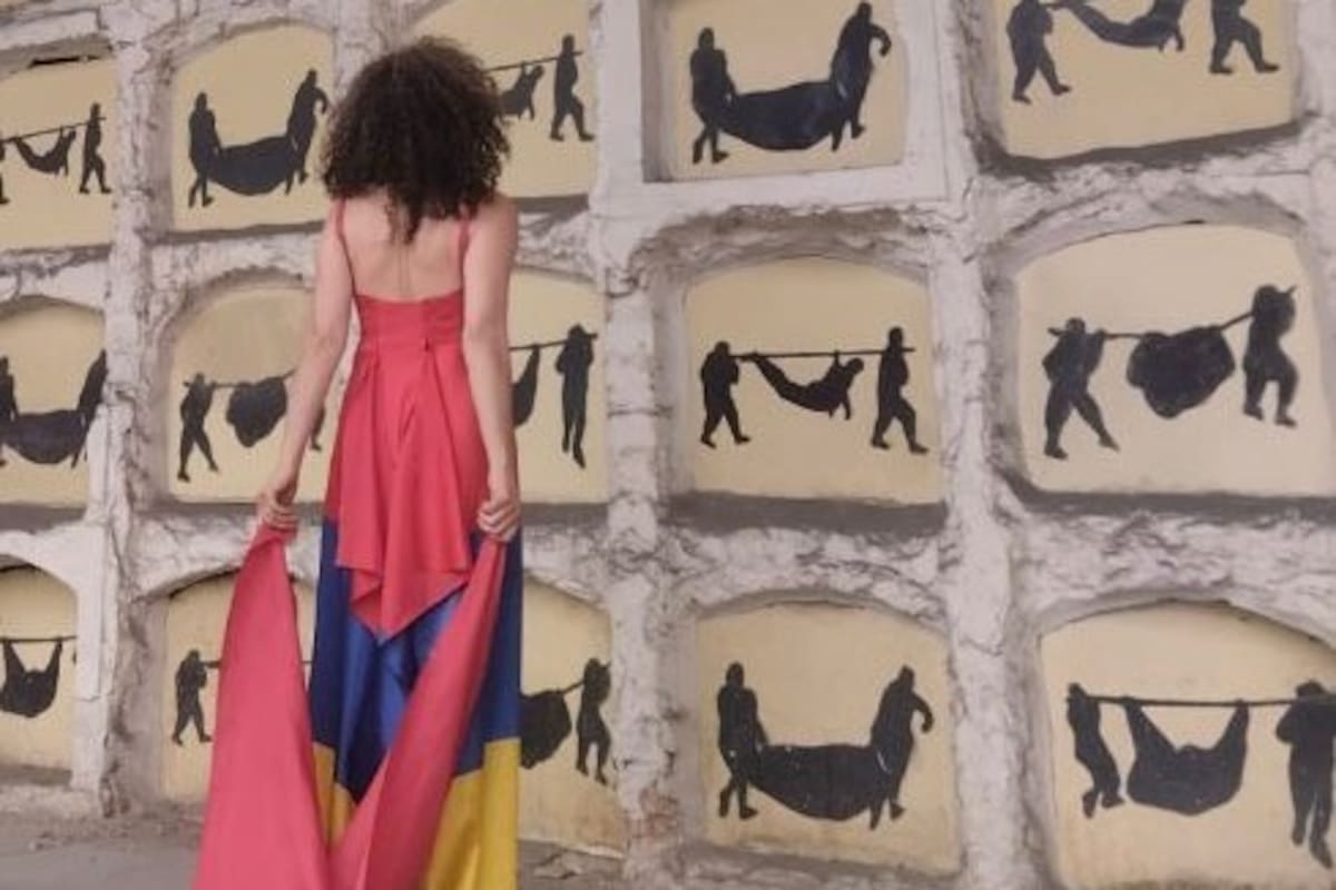 Savdié dialoga con la obra de Beatriz González desde el cruce entre periodismo, narración e imagen, llevando la investigación y la observación social al terreno del arte como lenguaje de duelo y memoria. / Suministrada