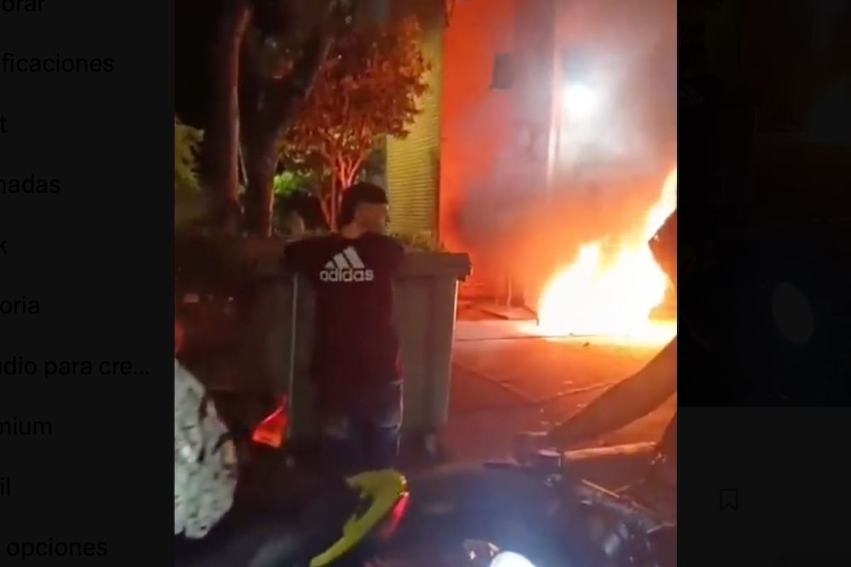 Motocicleta se incendió en el barrio Campohermoso de Bucaramanga