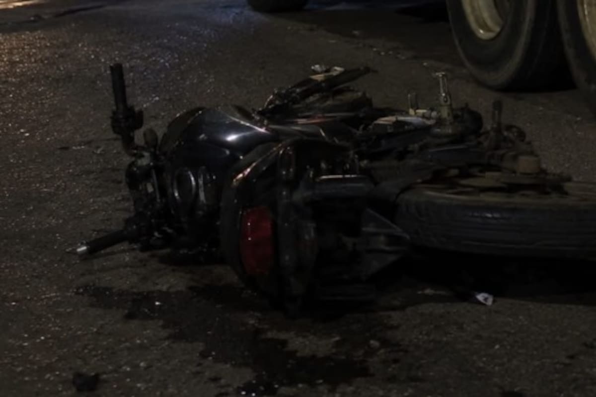 Motociclista falleció tras choque con volqueta. Foto: generada con ayuda de IA.
