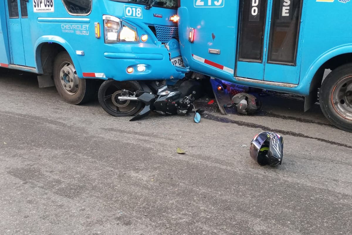 Motociclista muere atrapada entre buses en la autopista Floridablanca