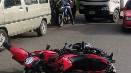 Trágico accidente en Bucaramanga dejó un motociclista muerto y genera congestión vial