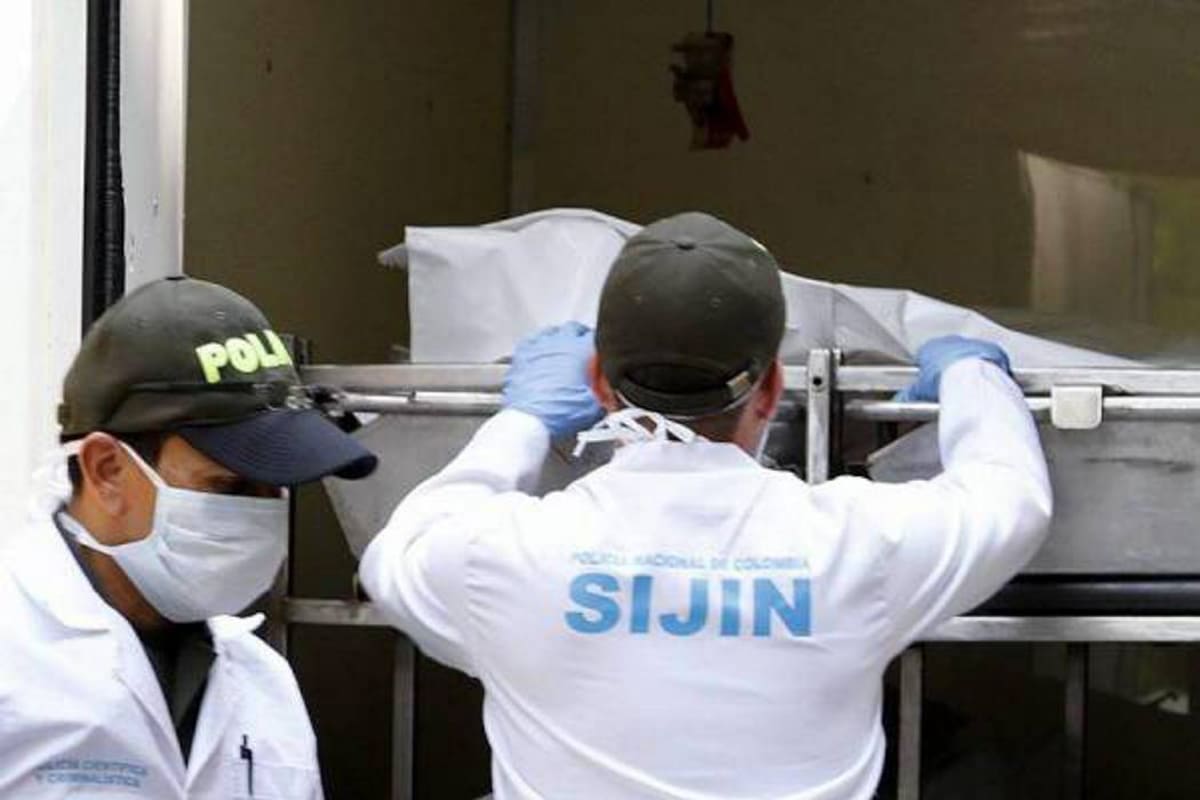 Unidades de la Sijín de la Policía realizaron el respectivo levantamiento del cadáver del motociclista. (Foto: Archivo/VANGUARDIA LIBERAL)