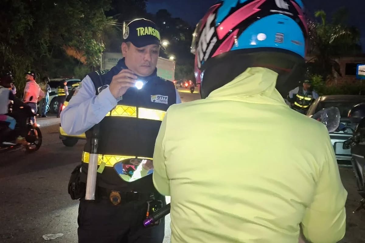 El uso del chaleco o prenda reflectiva es obligatorio a partir de las 6:00 de la tarde y hasta las 6:00 de la mañana. (Fotos: suministradas / VANGUARDIA)