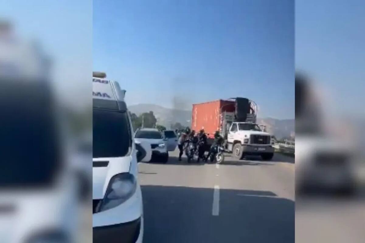 Motociclistas fingen accidente y ejecutan asalto relámpago a camión. | Foto: Q' Hubo Bogotá.