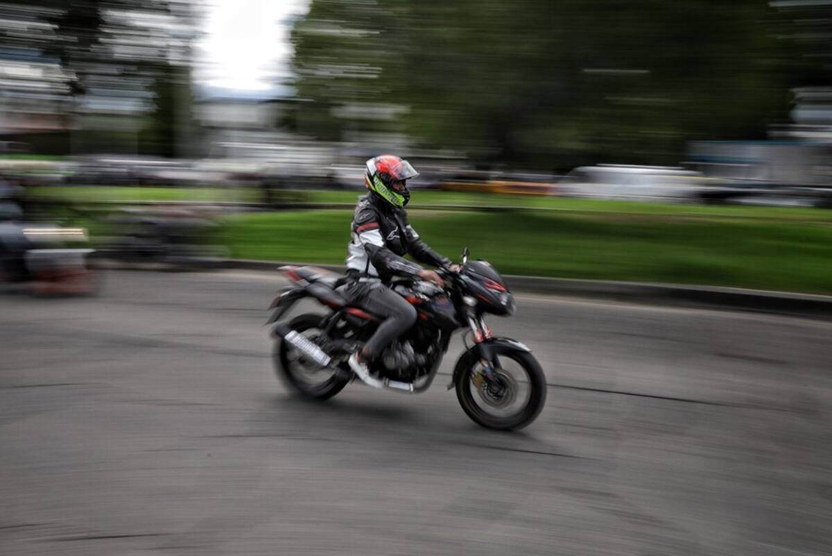 Nueva normativa para las motos en Colombia especifica que deben tener frenos ABS o CBS.