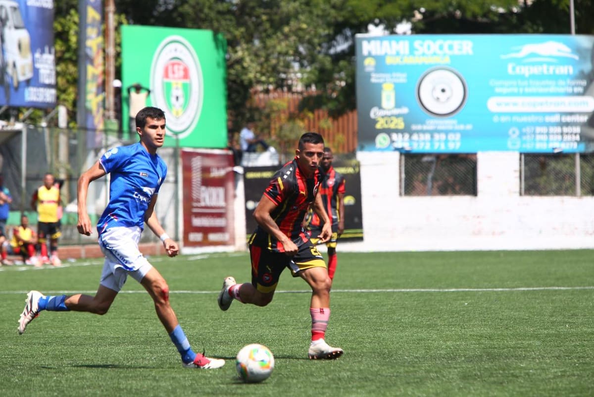 Móviles García se quedó con el título de la edición 43 del Torneo de la Cancha Marte, luego de superar en la final a Copetran. Foto: Jaime Moreno.