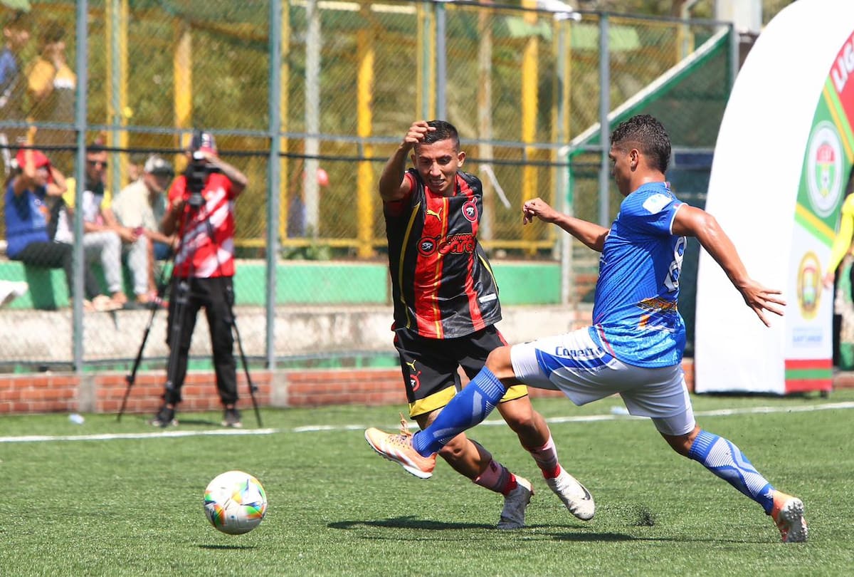 Móviles García se quedó con el título de la edición 43 del Torneo de la Cancha Marte, luego de superar en la final a Copetran. Foto: Jaime Moreno.