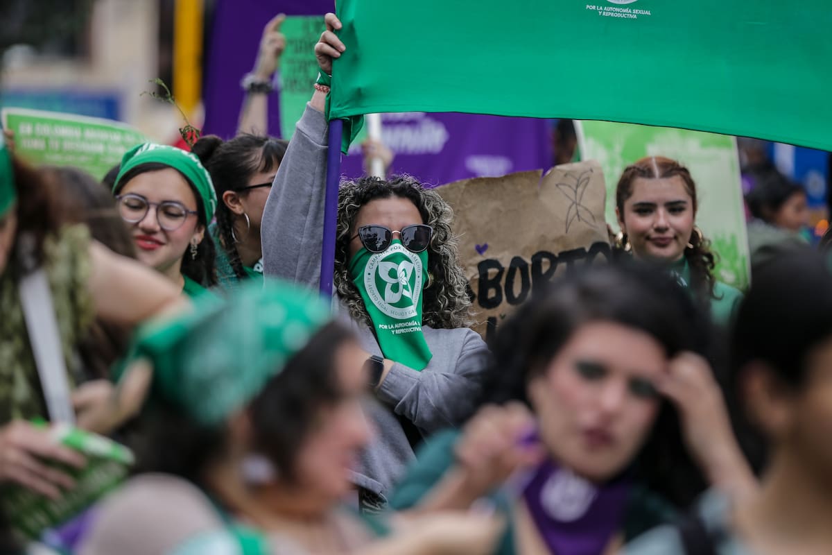 Bogotá. Septiembre 28 de 2025. Desde la Embajada de Palestina hasta el Ministerio de Salud diversos colectivos y activistas se movilizaron en apoyo al aborto legal, en el marco del Día por la Despenalización del Aborto en América Latina y el Caribe.(Colprensa - Catalina Olaya)