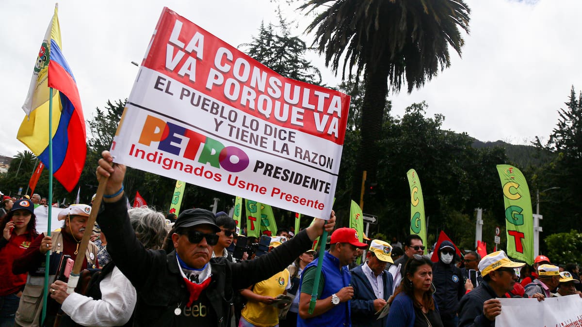 Bogotá. Mayo 28 de 2025. Organizaciones sindicales se movilizan en el centro de la capital en apoyo a la consulta popular, a la reforma laboral y al gobierno de Gustavo Petro. (Colprensa - Lina Gasca)